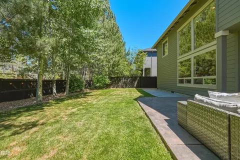 Exterior - 20106 Stonegate Dr, Bend, OR 97702 photo 11 of 14