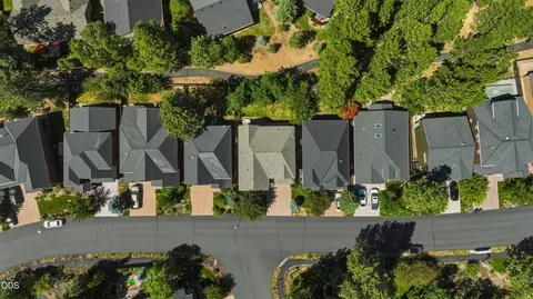 View/Area - 20106 Stonegate Dr, Bend, OR 97702 photo 7 of 9