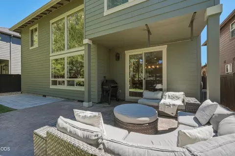 Exterior - 20106 Stonegate Dr, Bend, OR 97702 photo 7 of 14