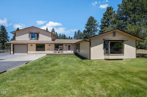 Exterior - 19572 Apache Rd, Bend, OR 97702 photo 4 of 13
