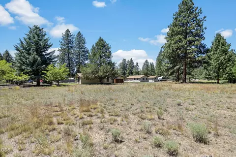 Exterior - 19572 Apache Rd, Bend, OR 97702 photo 12 of 13