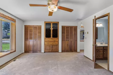 Bedroom - 19572 Apache Rd, Bend, OR 97702 photo 5 of 5