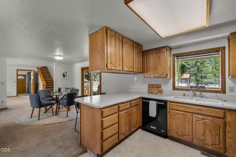 Kitchen - 19572 Apache Rd, Bend, OR 97702 photo 2 of 2