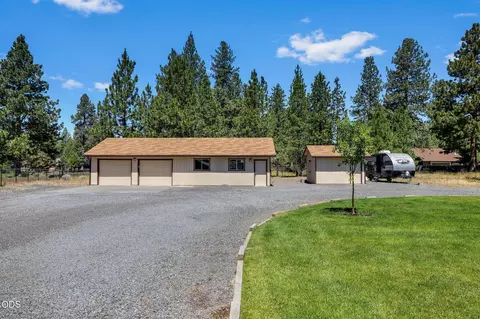 Exterior - 19572 Apache Rd, Bend, OR 97702 photo 5 of 13