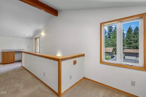 Entry Way - 19572 Apache Rd, Bend, OR 97702 photo 2 of 2