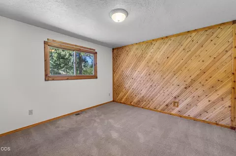 Bedroom - 19572 Apache Rd, Bend, OR 97702 photo 1 of 5