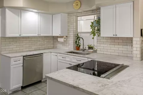 Kitchen - 3340 NE Stonebrook Loop, Bend, OR 97701 photo 2 of 5