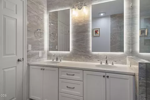 Bath - 3340 NE Stonebrook Loop, Bend, OR 97701 photo 2 of 5