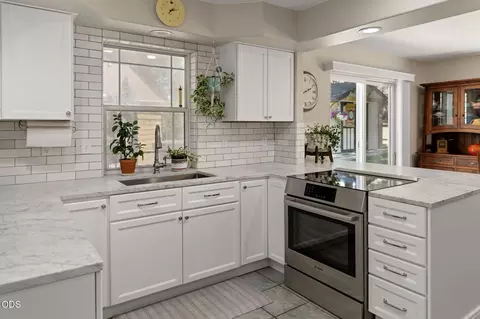 Kitchen - 3340 NE Stonebrook Loop, Bend, OR 97701 photo 4 of 5
