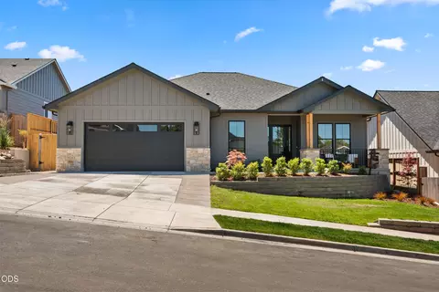 3057 Umpqua Dr, Medford, OR 97504