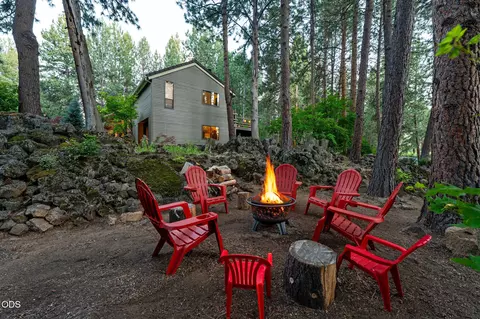 Exterior - 20369 Big Bear Ct, Bend, OR 97702 photo 20 of 27