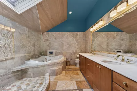 Bath - 20369 Big Bear Ct, Bend, OR 97702 photo 1 of 10