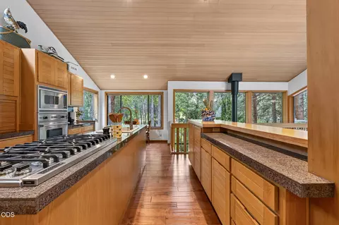 Kitchen - 20369 Big Bear Ct, Bend, OR 97702 photo 5 of 5