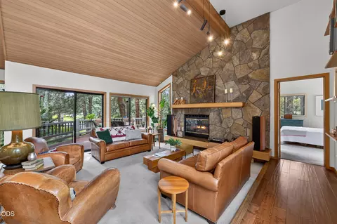 Living - 20369 Big Bear Ct, Bend, OR 97702 photo 3 of 9