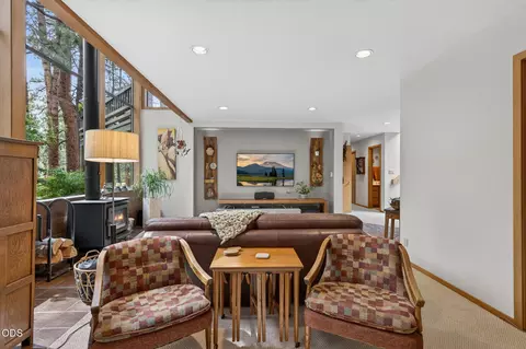 Living - 20369 Big Bear Ct, Bend, OR 97702 photo 8 of 9