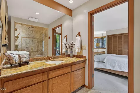 Bath - 20369 Big Bear Ct, Bend, OR 97702 photo 4 of 10