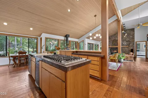 Kitchen - 20369 Big Bear Ct, Bend, OR 97702 photo 4 of 5