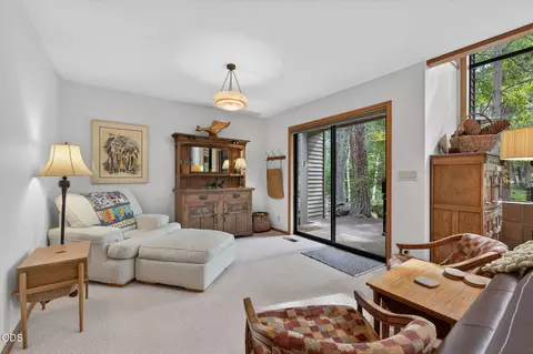 Living - 20369 Big Bear Ct, Bend, OR 97702 photo 9 of 9