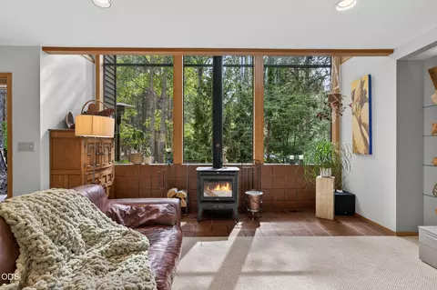 Living - 20369 Big Bear Ct, Bend, OR 97702 photo 7 of 9