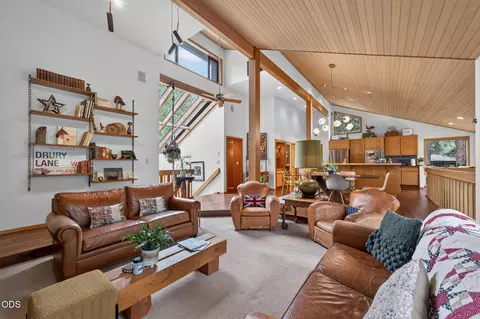 Living - 20369 Big Bear Ct, Bend, OR 97702 photo 5 of 9