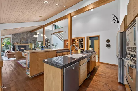 Kitchen - 20369 Big Bear Ct, Bend, OR 97702 photo 1 of 5