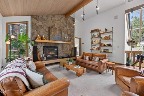 Living - 20369 Big Bear Ct, Bend, OR 97702 photo 2 of 9