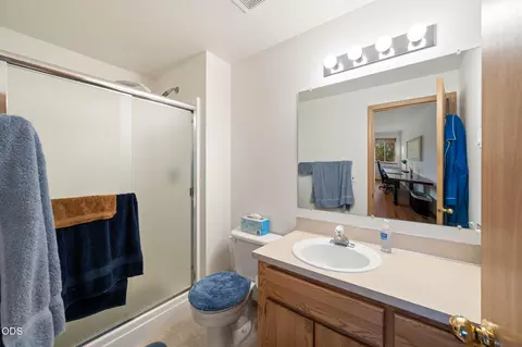Bath - 54668 Silver Fox Dr, Bend, OR 97707 photo 2 of 3