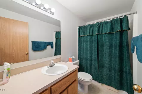 Bath - 54668 Silver Fox Dr, Bend, OR 97707 photo 3 of 3