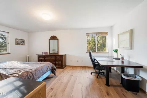Bedroom - 54668 Silver Fox Dr, Bend, OR 97707 photo 2 of 4