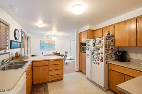 Kitchen - 54668 Silver Fox Dr, Bend, OR 97707 photo 2 of 2