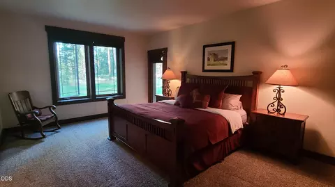 Bedroom - 54937 Forest Ln, Bend, OR 97707 photo 3 of 4