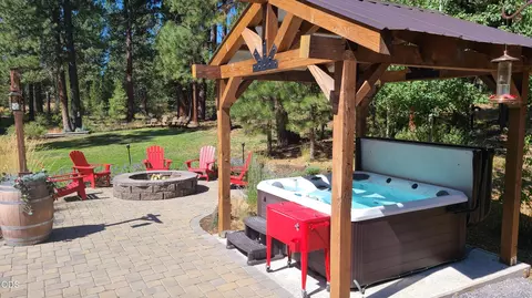 Exterior - 54937 Forest Ln, Bend, OR 97707 photo 11 of 17