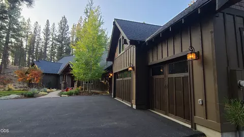 Exterior - 54937 Forest Ln, Bend, OR 97707 photo 7 of 17
