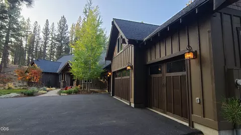 Exterior - 54937 Forest Ln, Bend, OR 97707 photo 7 of 17