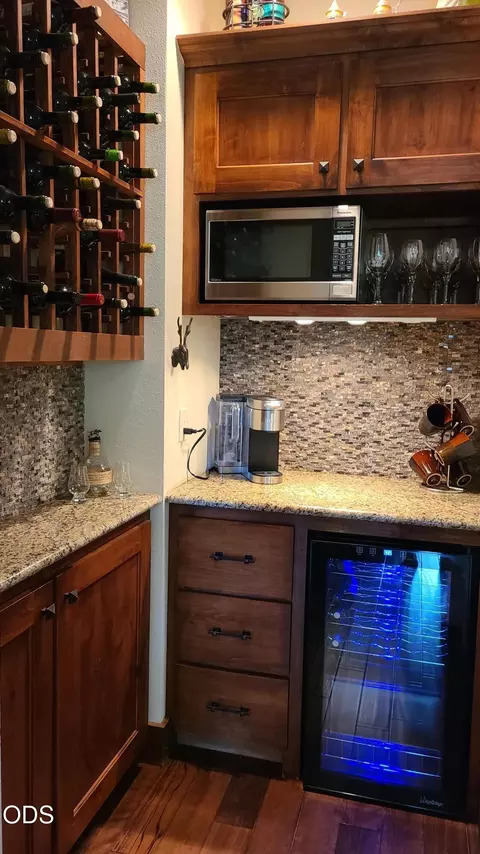 Kitchen - 54937 Forest Ln, Bend, OR 97707 photo 4 of 5