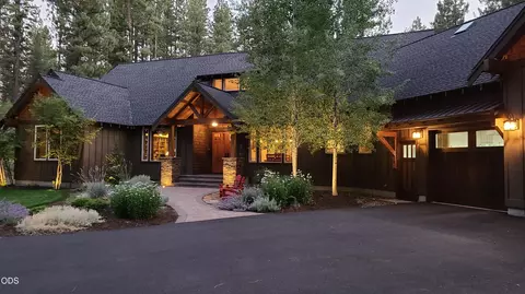 Exterior - 54937 Forest Ln, Bend, OR 97707 photo 2 of 17