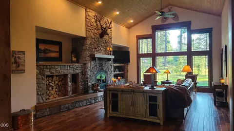 Living - 54937 Forest Ln, Bend, OR 97707 photo 1 of 2
