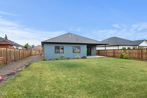 Exterior - 961 Arrowhead Trl, Eagle Point, OR 97524 photo 8 of 16