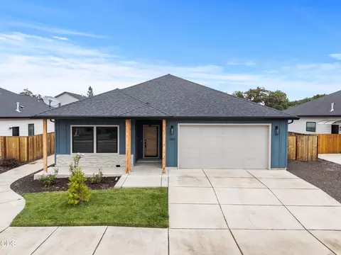 Exterior - 961 Arrowhead Trl, Eagle Point, OR 97524 photo 12 of 16
