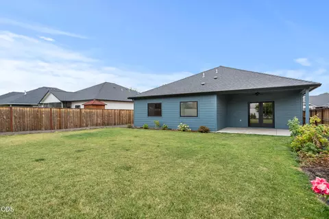 Exterior - 961 Arrowhead Trl, Eagle Point, OR 97524 photo 9 of 16