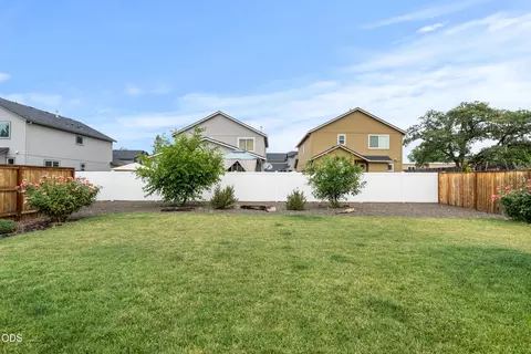 Exterior - 961 Arrowhead Trl, Eagle Point, OR 97524 photo 10 of 16