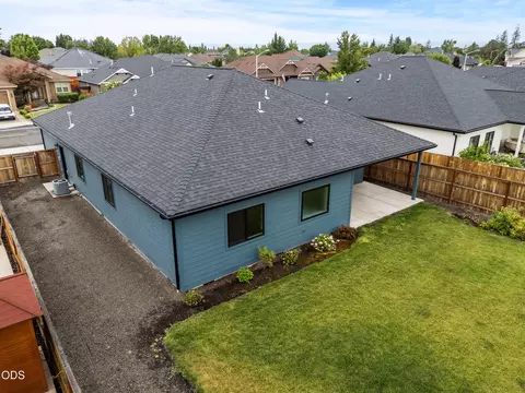 Exterior - 961 Arrowhead Trl, Eagle Point, OR 97524 photo 15 of 16