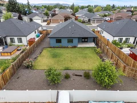 Exterior - 961 Arrowhead Trl, Eagle Point, OR 97524 photo 13 of 16