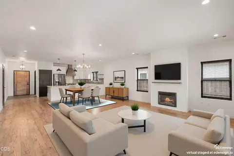 Living - 961 Arrowhead Trl, Eagle Point, OR 97524 photo 4 of 5