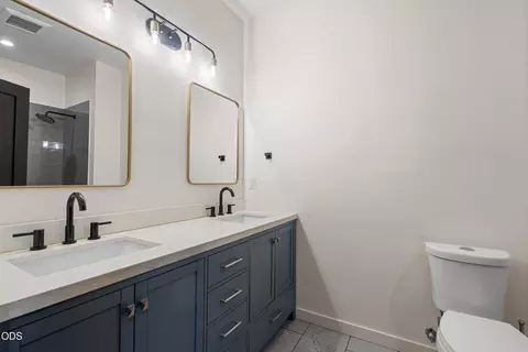 Bath - 961 Arrowhead Trl, Eagle Point, OR 97524 photo 1 of 4