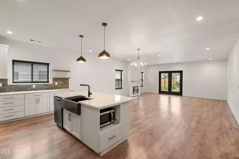 Living - 961 Arrowhead Trl, Eagle Point, OR 97524 photo 1 of 5