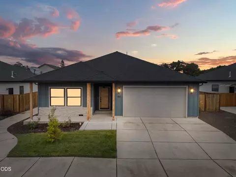 Exterior - 961 Arrowhead Trl, Eagle Point, OR 97524 photo 16 of 16