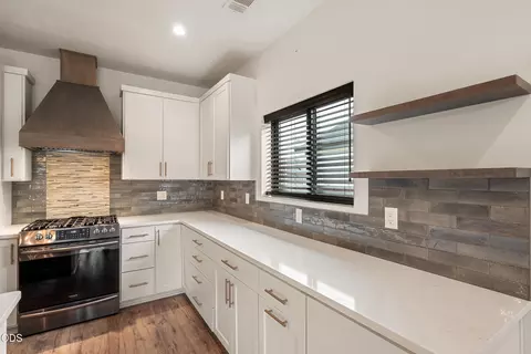Kitchen - 961 Arrowhead Trl, Eagle Point, OR 97524 photo 3 of 3