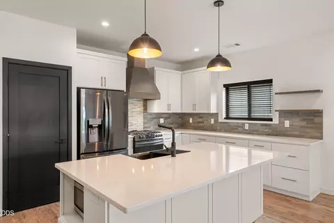 Kitchen - 961 Arrowhead Trl, Eagle Point, OR 97524 photo 1 of 3