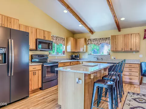 Kitchen - 22929 Rivercrest Dr, Chiloquin, OR 97624 photo 1 of 4